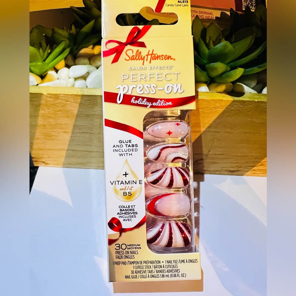 Sally Hansen Holiday Edition Press-On Nails NIB